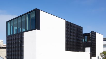 Brooks + Scarpa white house with black details