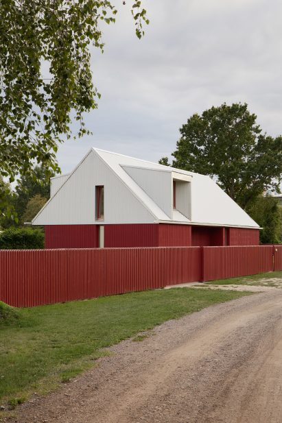 House Comet by Gaiss