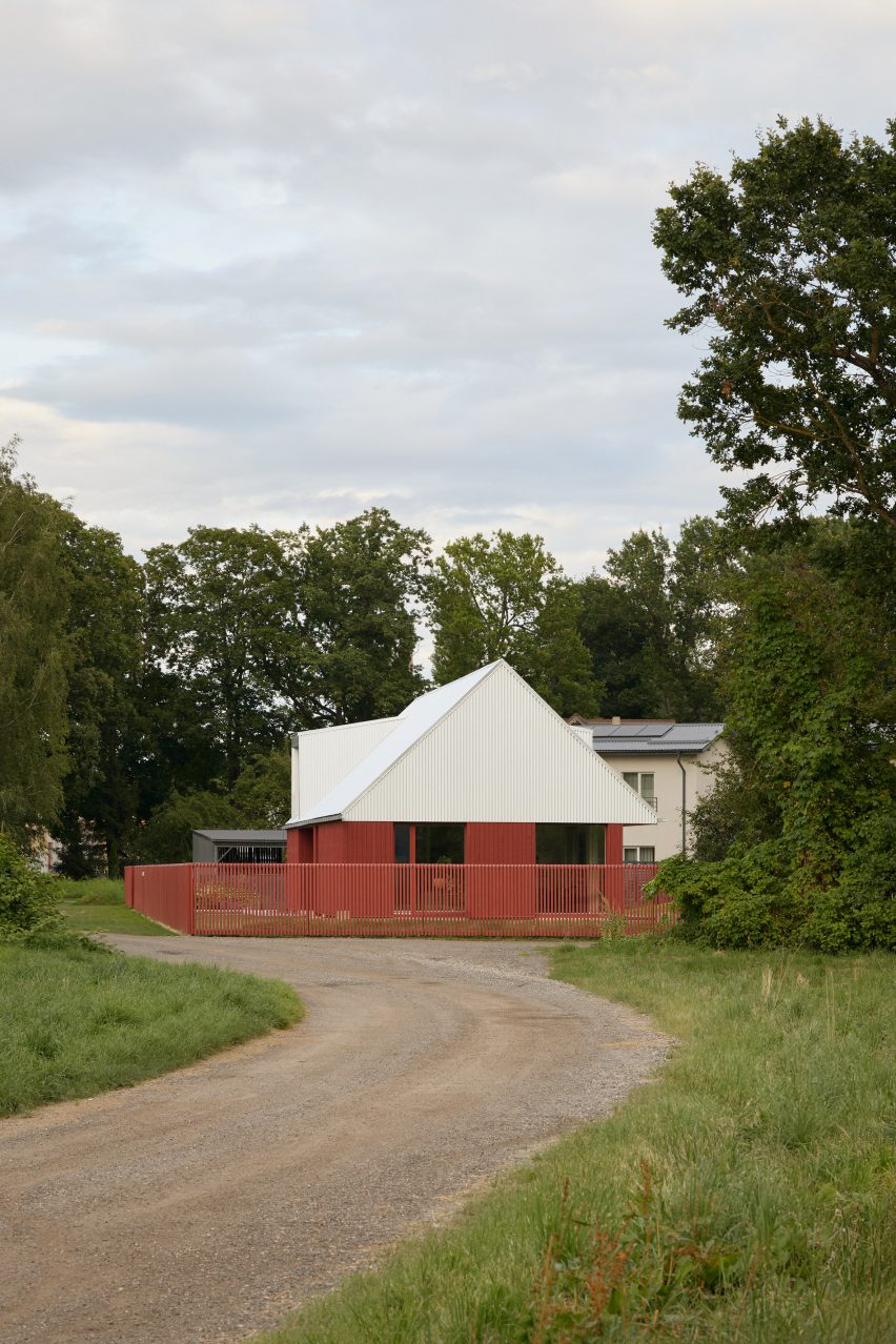 House Comet by Gaiss