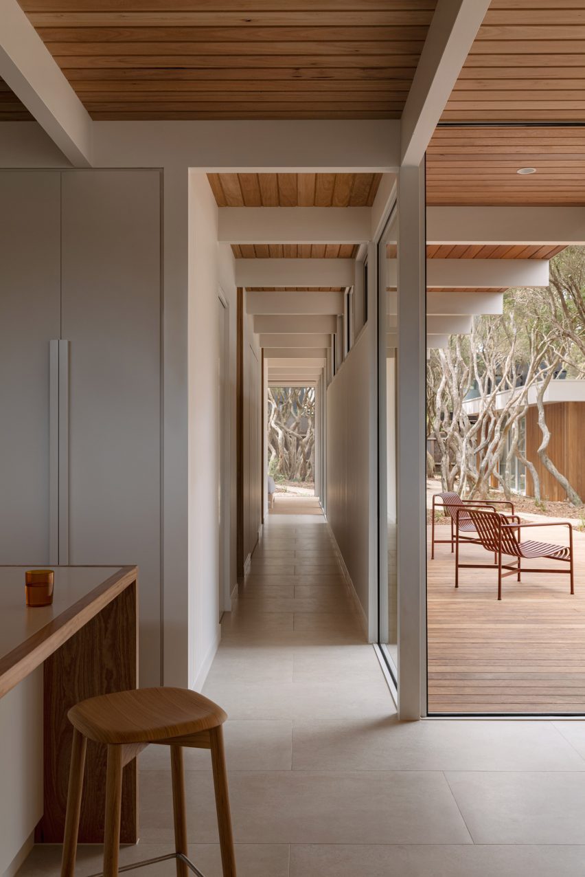 Coridor in L-shaped house