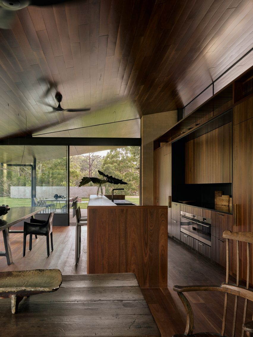Howqua River Lodge by RobMills Architecture and Interiors