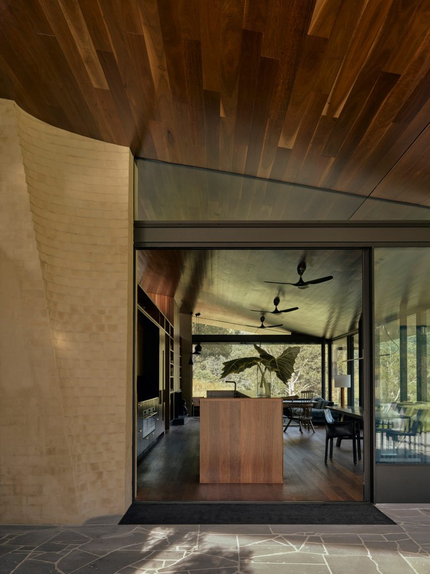 Howqua River Lodge by RobMills Architecture and Interiors