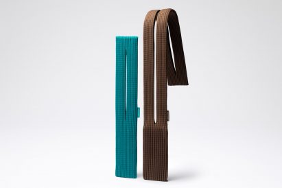 Long and short strap on iPhone Pocket