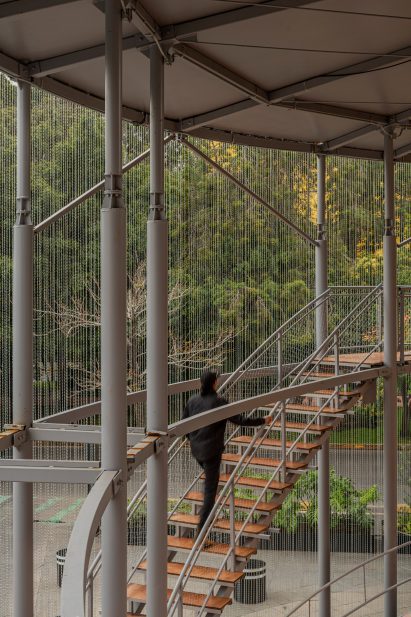 Simple steel structural joints and staircase