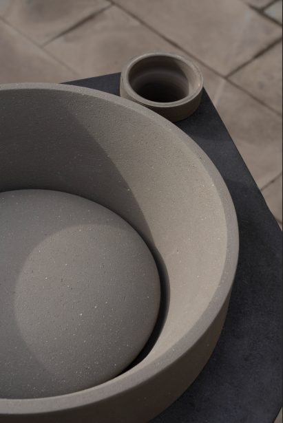 Ceramic pedestal by Terzofoco