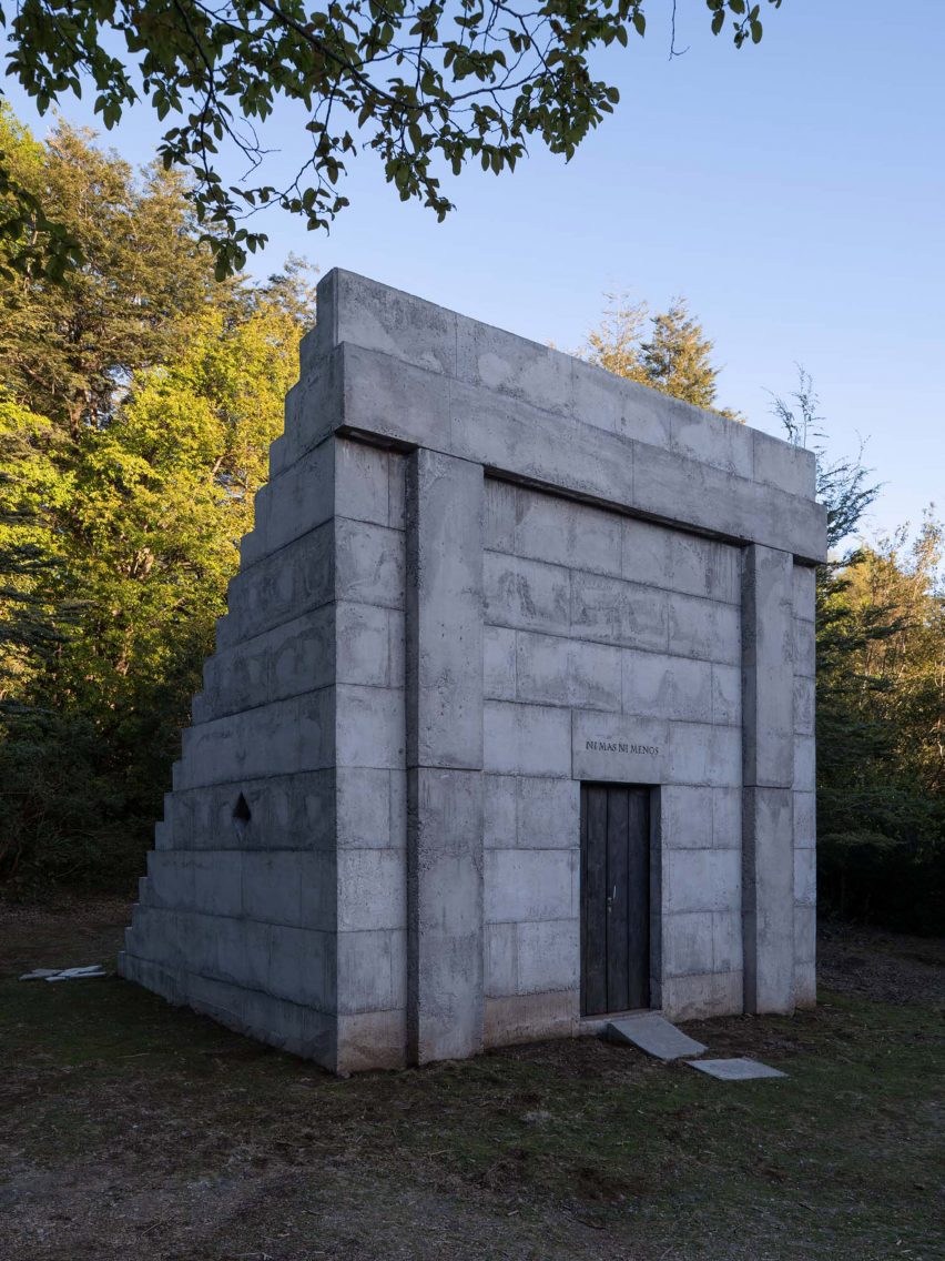 Temple-like facade of Miel Pavilion by Pezo von Ellrichshausen