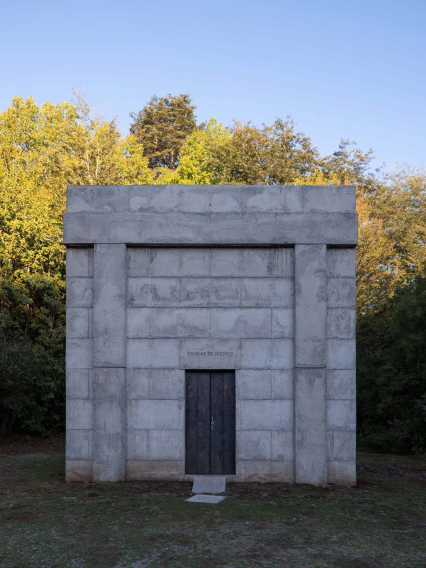 Temple-like facade of Miel Pavilion by Pezo von Ellrichshausen