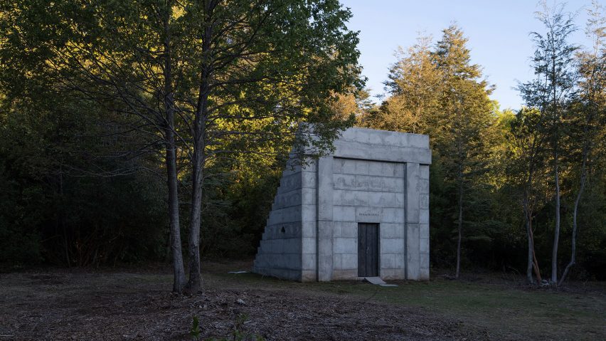 Temple-like facade of Miel Pavilion by Pezo von Ellrichshausen