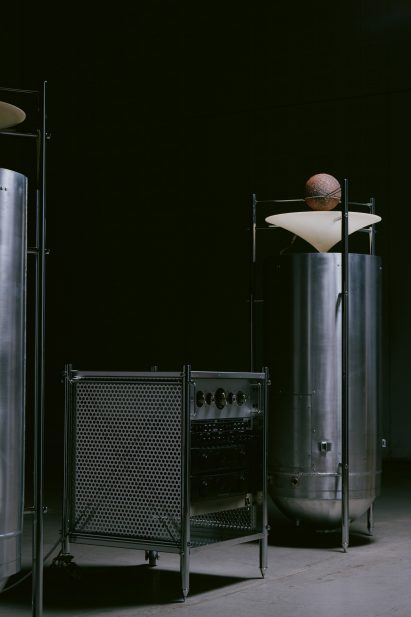 Cylindrical metal speaker