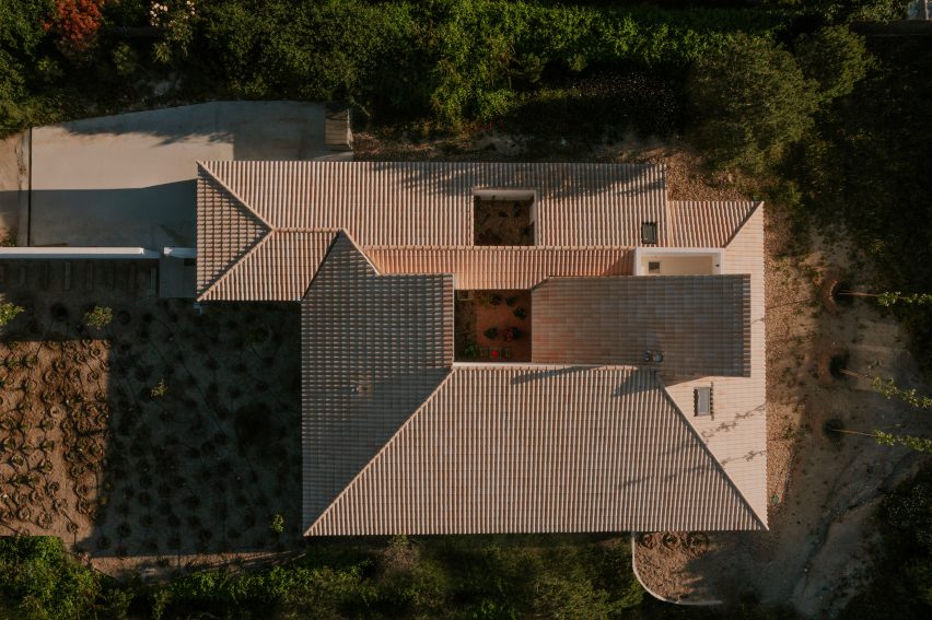 Rosa María House by Delavegacanolasso