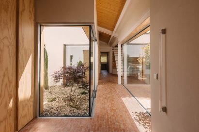 Rosa María House by Delavegacanolasso