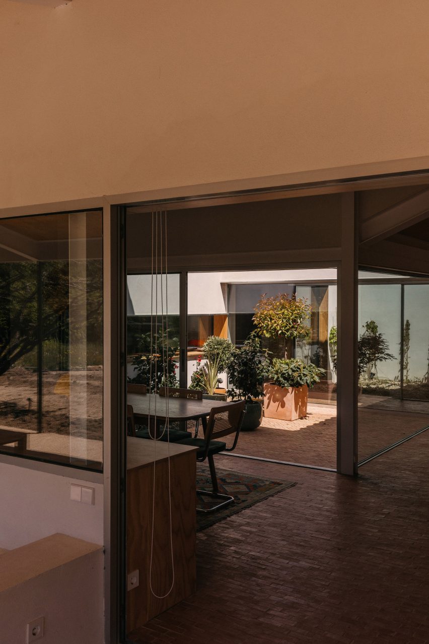 Rosa María House by Delavegacanolasso