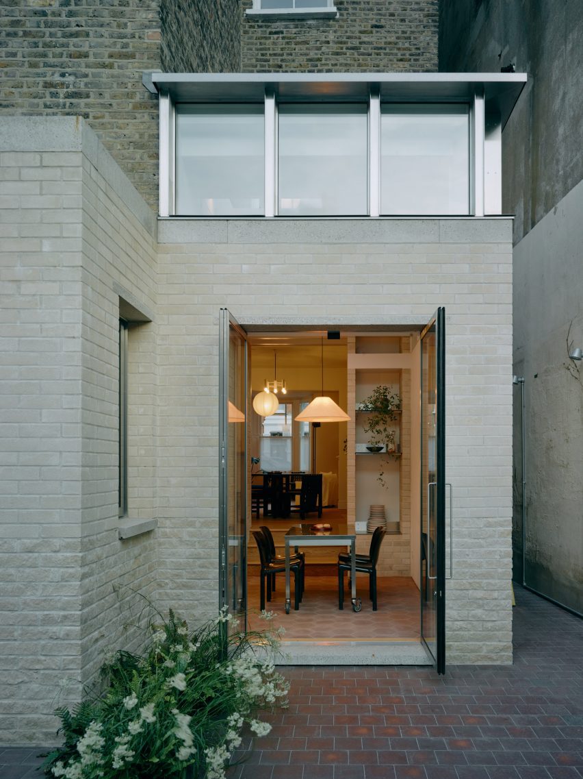 Rear elevation of Stone and Steel House extension by DGN Studio and Sarah Izod