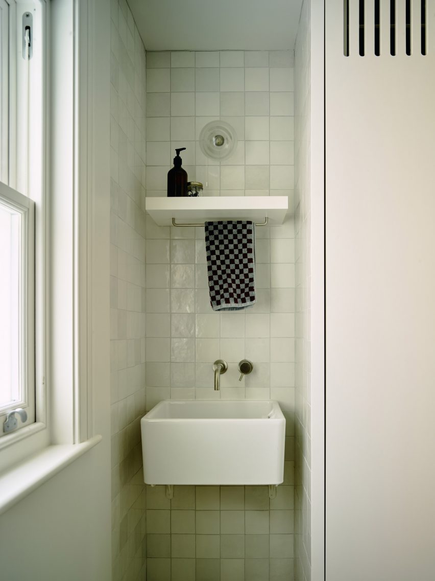 Bathroom in Stone and Steel House extension by DGN Studio and Sarah Izod