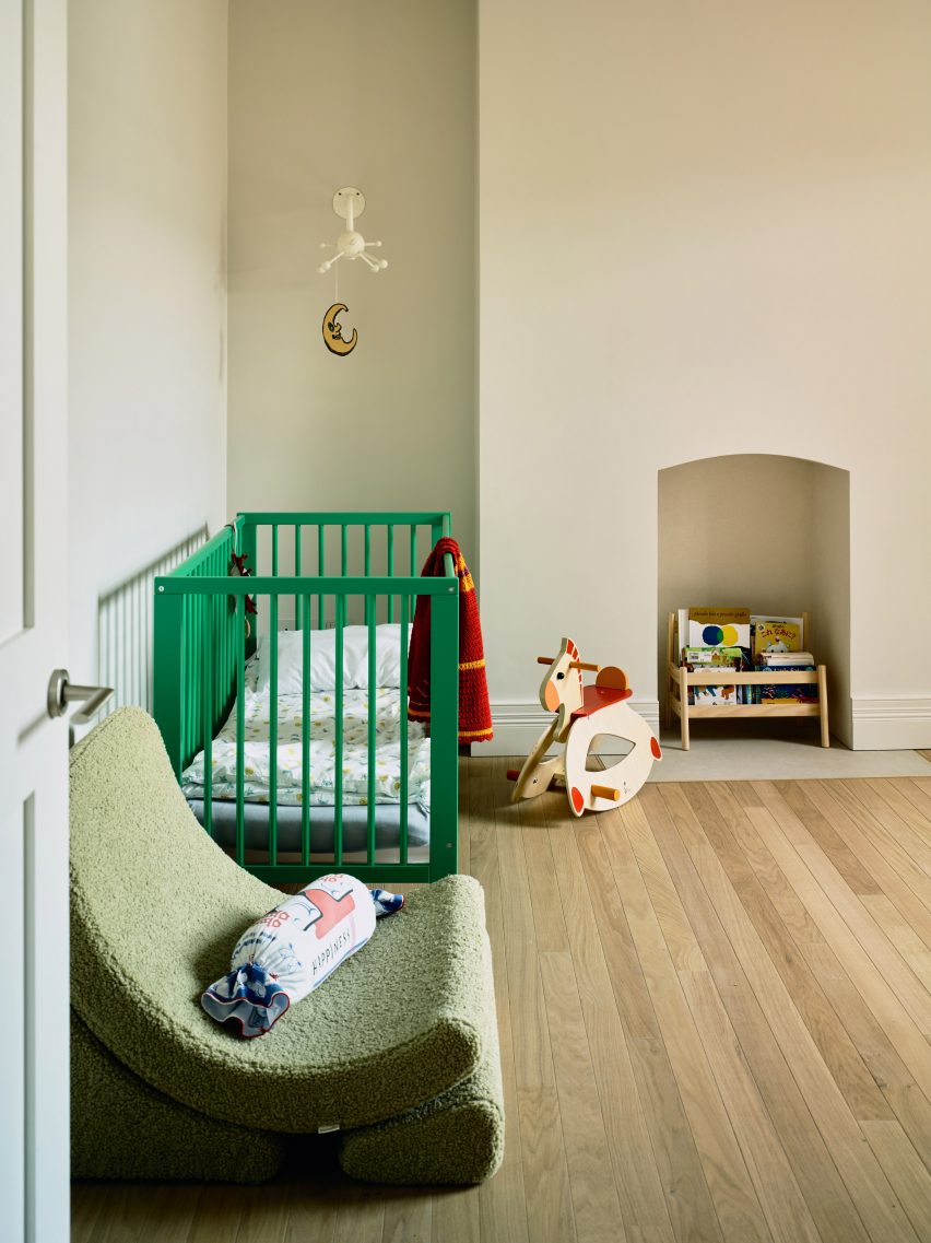 Children's room in Stone and Steel House extension by DGN Studio and Sarah Izod