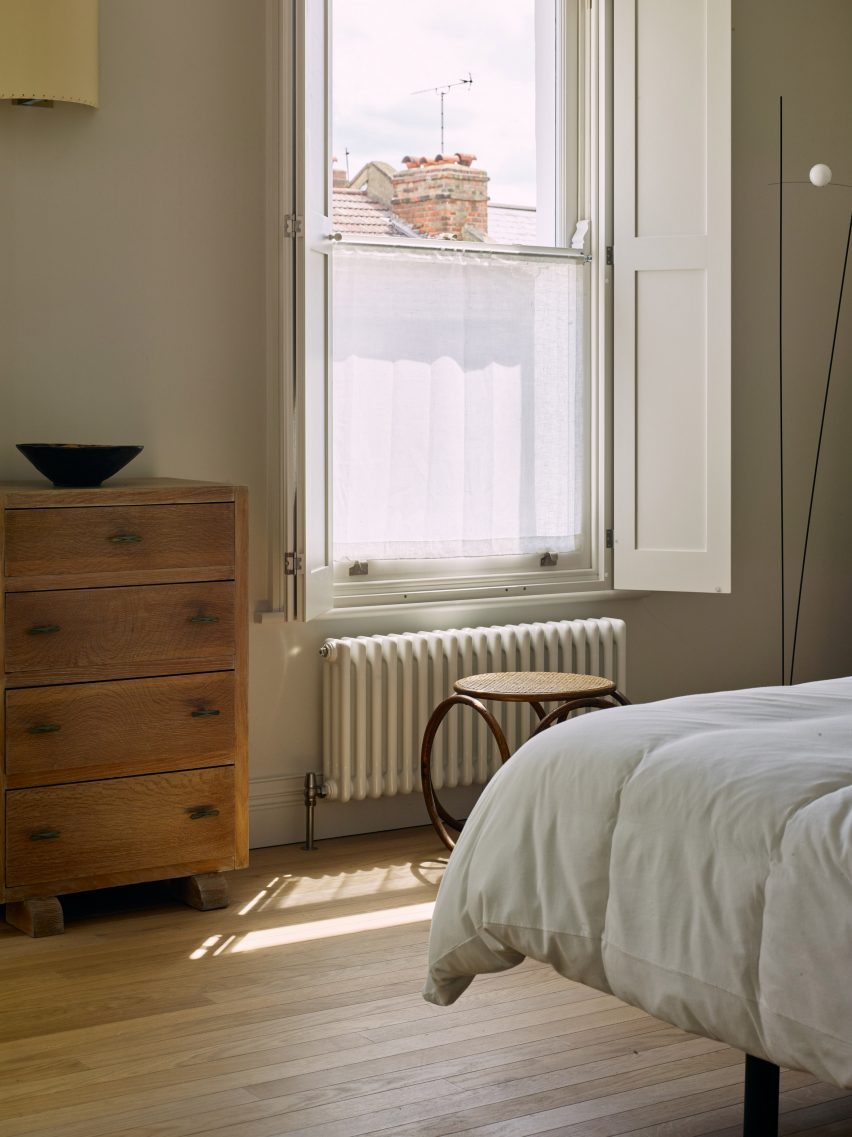 Bedroom in Stone and Steel House extension by DGN Studio and Sarah Izod