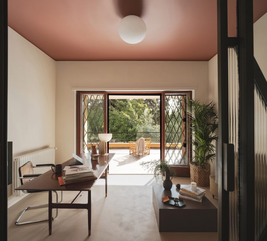 Study in revamp of 1960s villa by StudioTamat