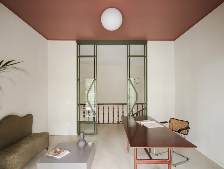 Study in revamp of 1960s villa by StudioTamat