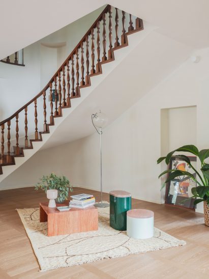 Curved staircase in revamp of 1960s villa by StudioTamat