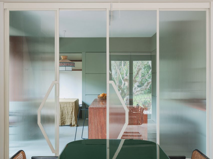 Fluted glass doors in revamp of 1960s villa by StudioTamat
