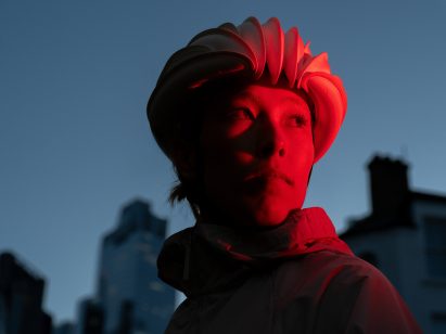 Person wearing AH-1 inflatable helmet by Ventete