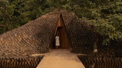 Bridge House by Wallmakers