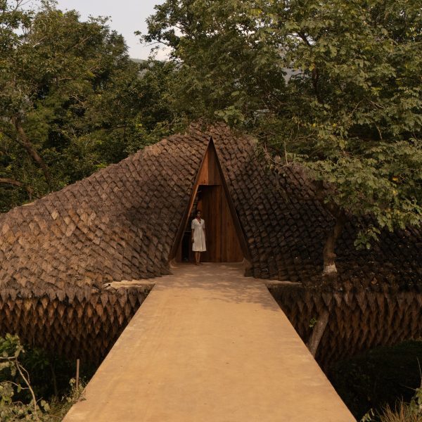 Bridge House by Wallmakers