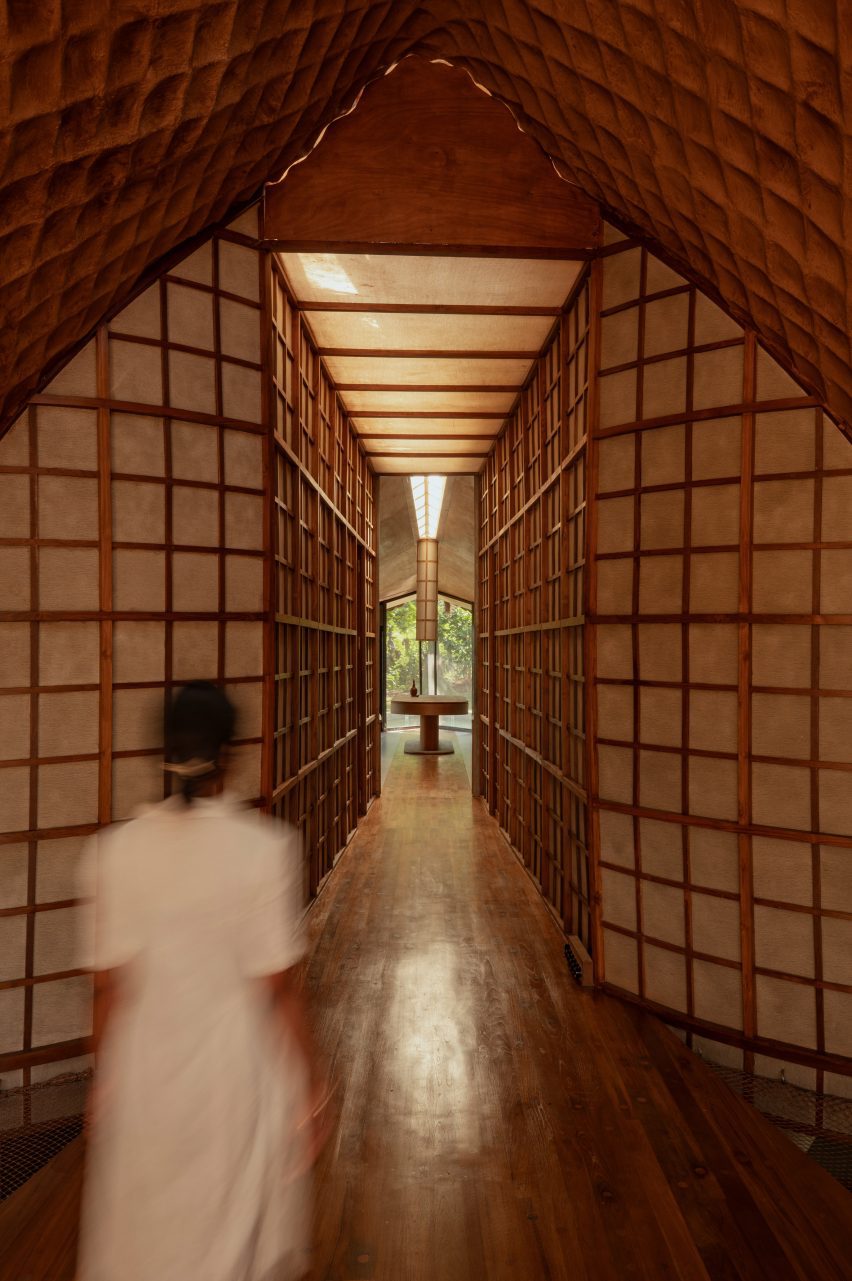 Bridge House by Wallmakers