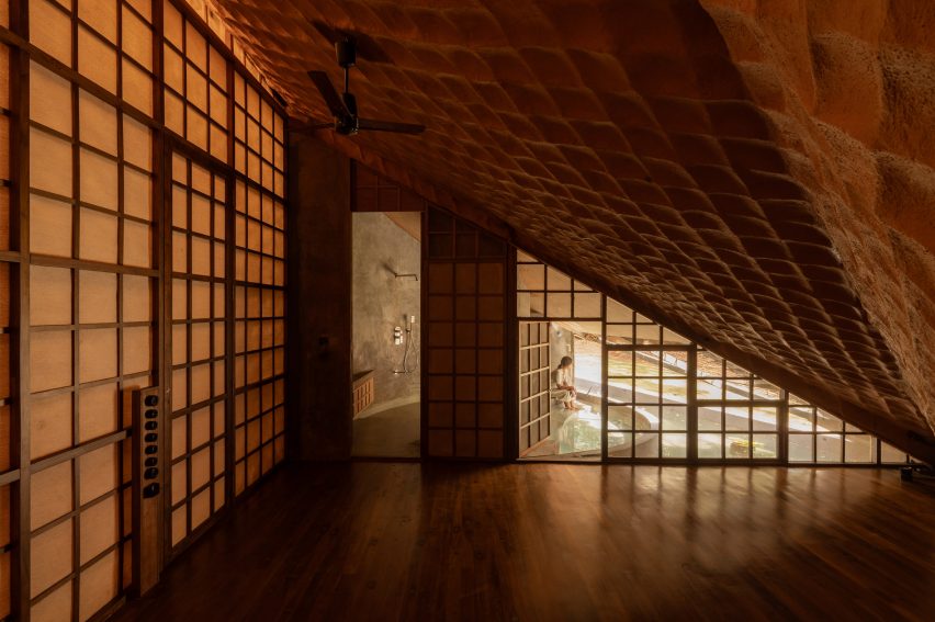 Bridge House by Wallmakers