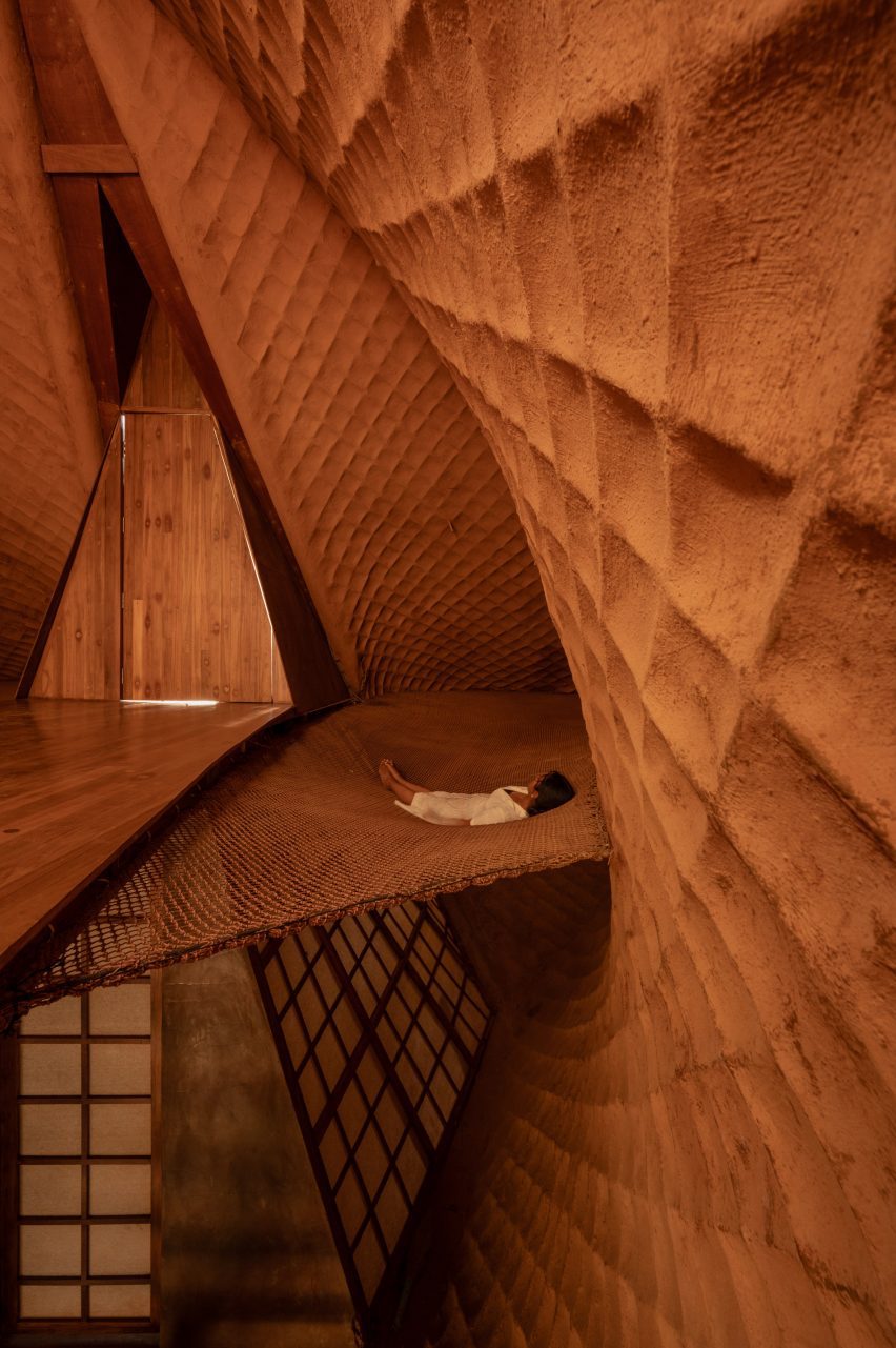 Bridge House by Wallmakers