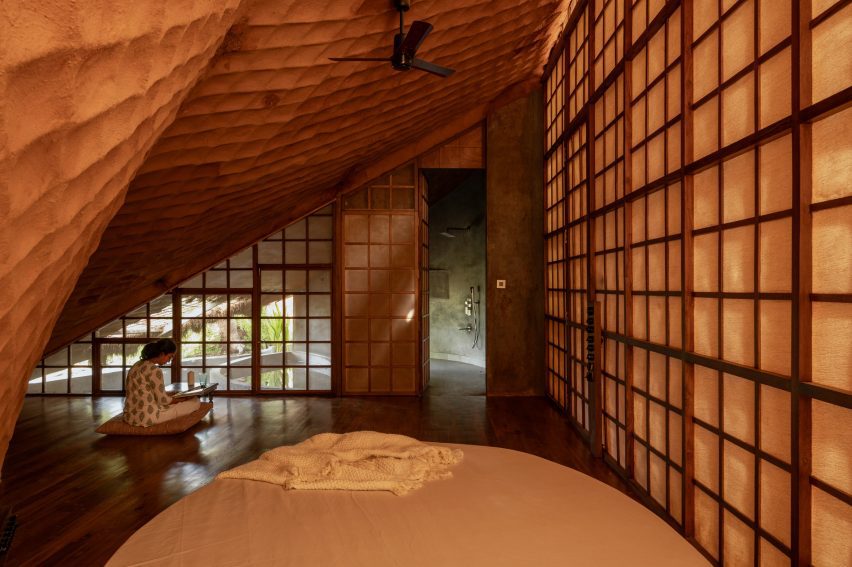 Bridge House by Wallmakers