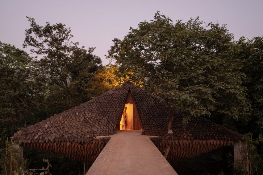 Bridge House by Wallmakers