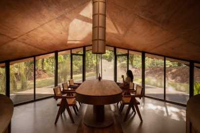 Kitchen and dining area at Bridge House in India