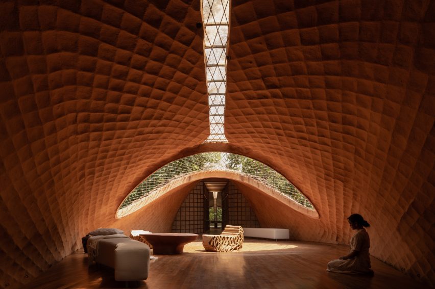 Bridge House by Wallmakers