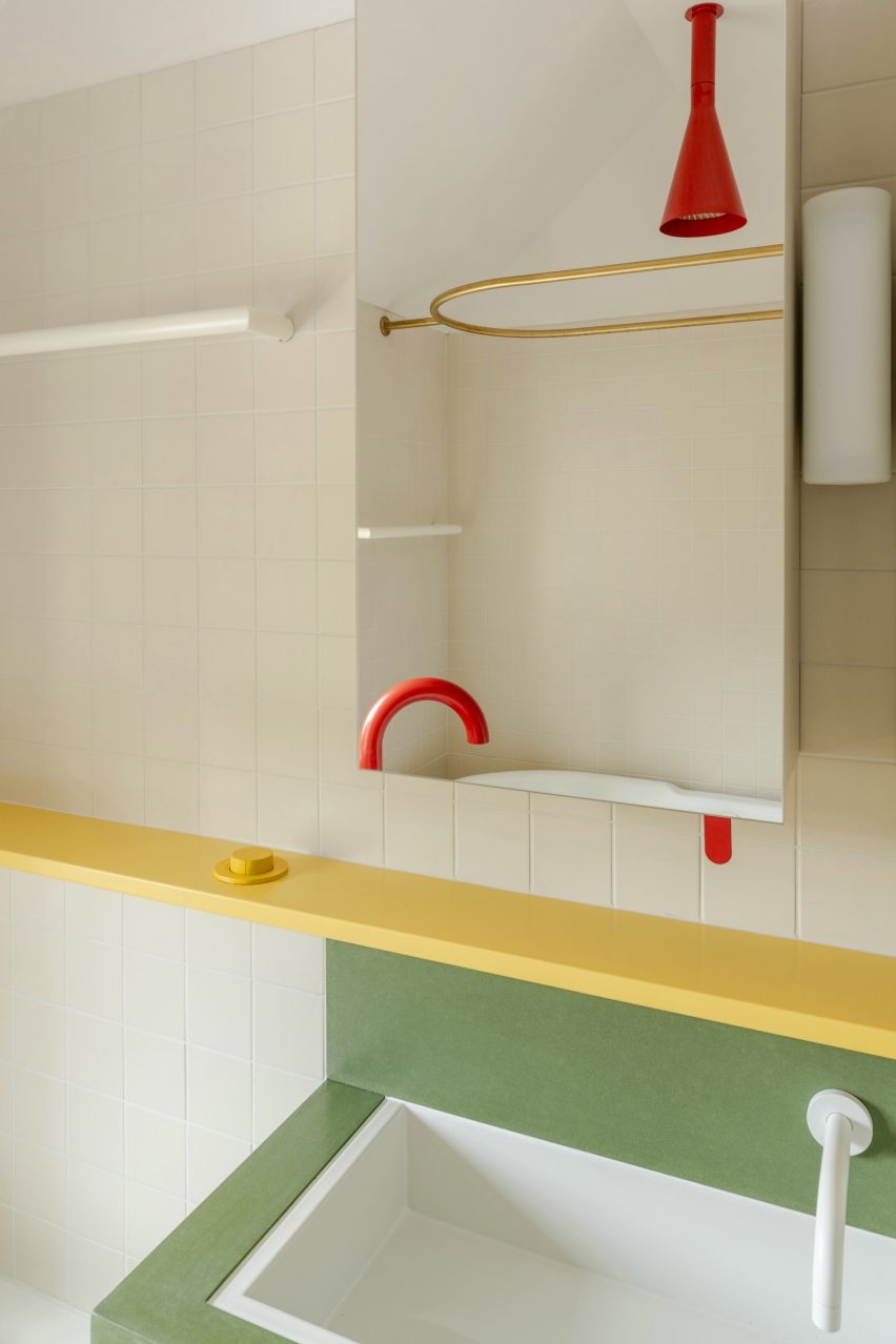 Bathroom sink with yellow and green details