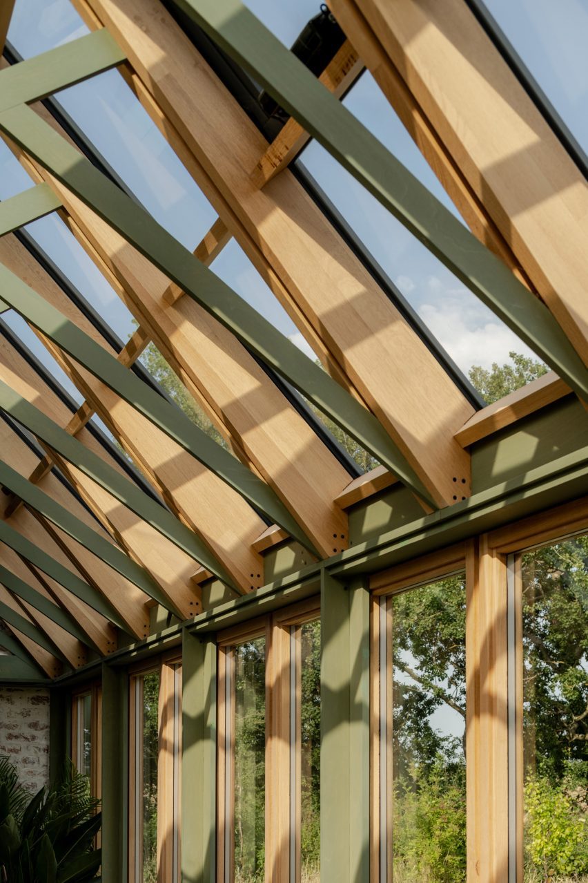 Timber scissor trusses