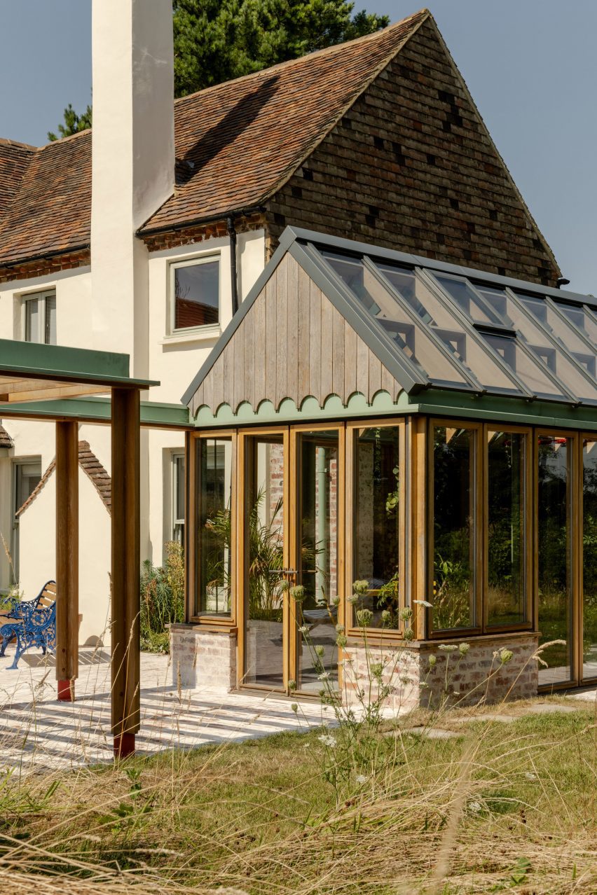 Conservatory extension with scalloped trim