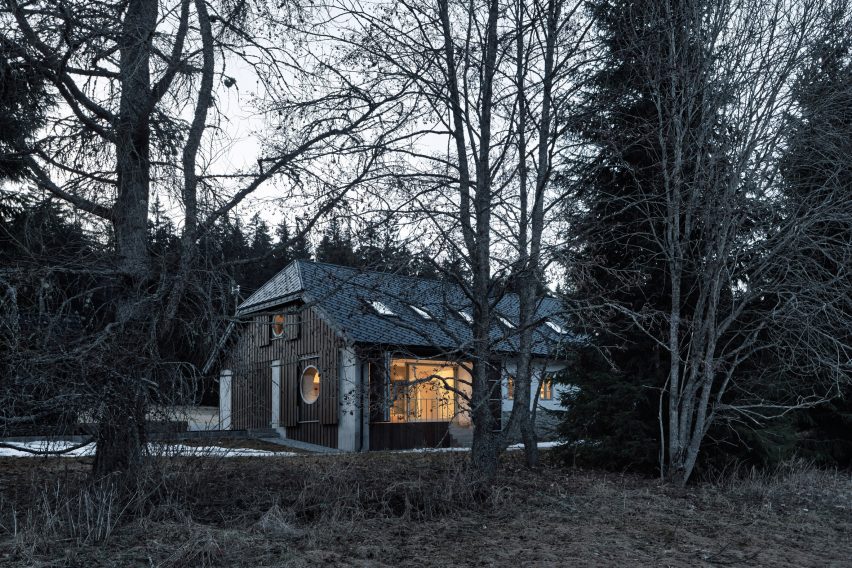 Borová Lada Cottage by Studio Plyš
