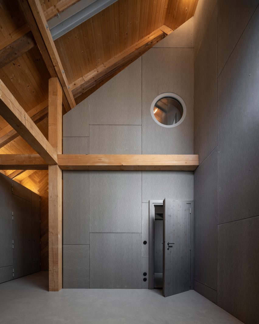 Borová Lada Cottage by Studio Plyš