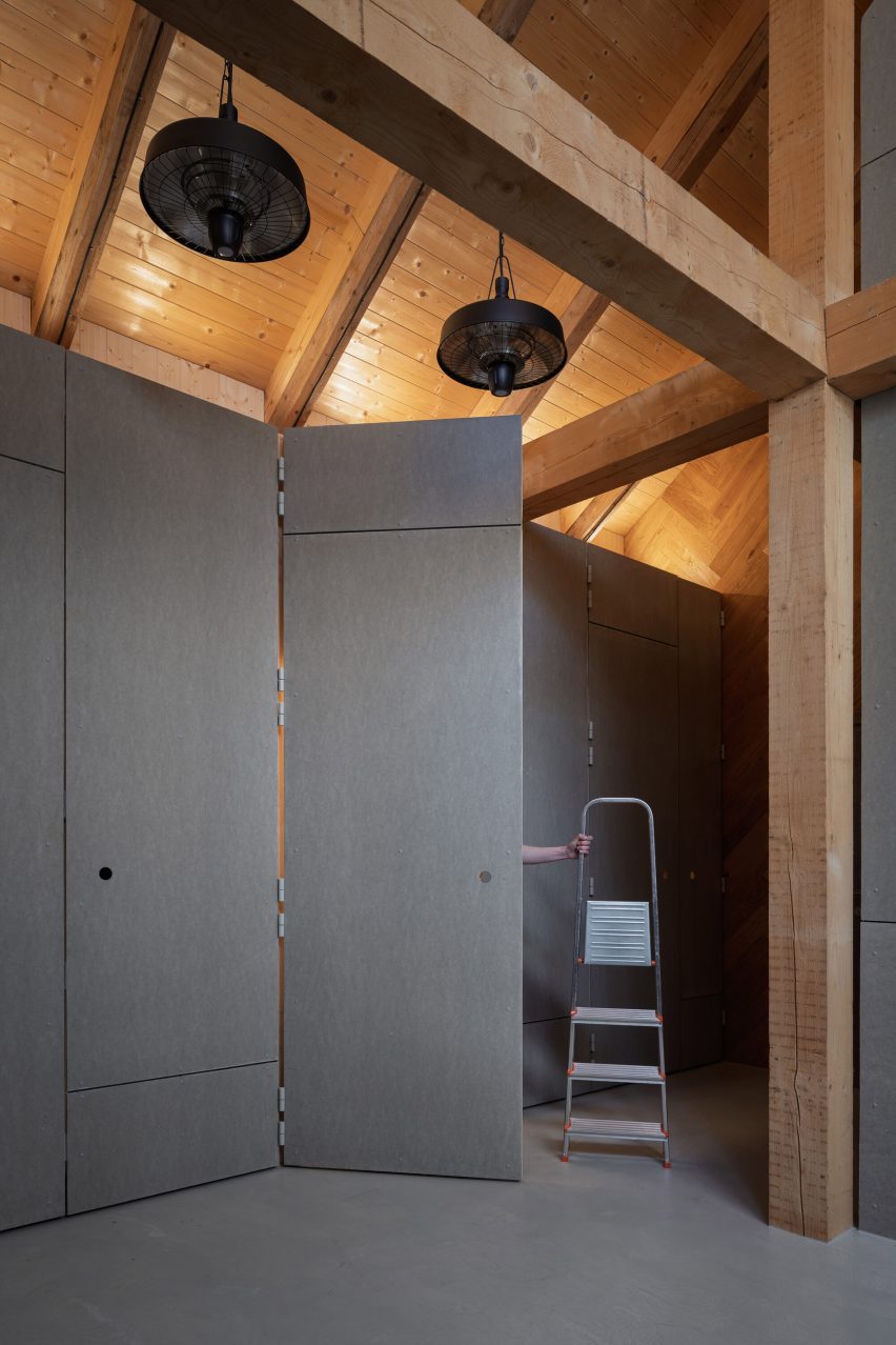 Borová Lada Cottage by Studio Plyš