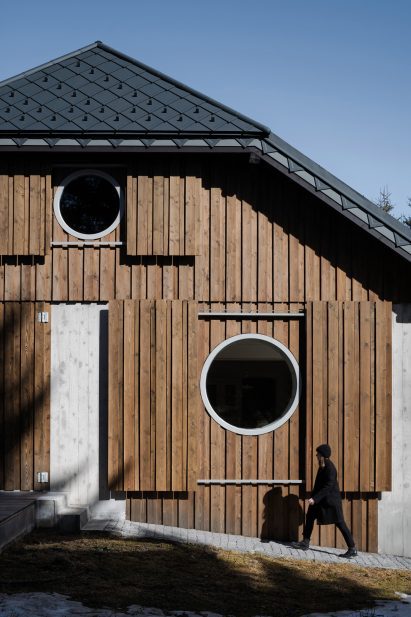 Borová Lada Cottage by Studio Plyš