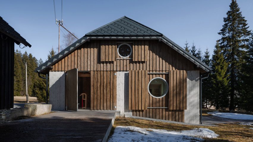 Borová Lada Cottage by Studio Plyš