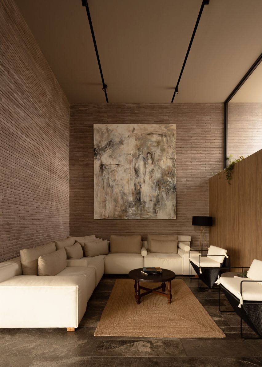 Capuchinas House by Laboratorio de Arquitectura