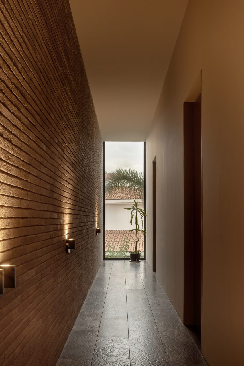 Capuchinas House by Laboratorio de Arquitectura