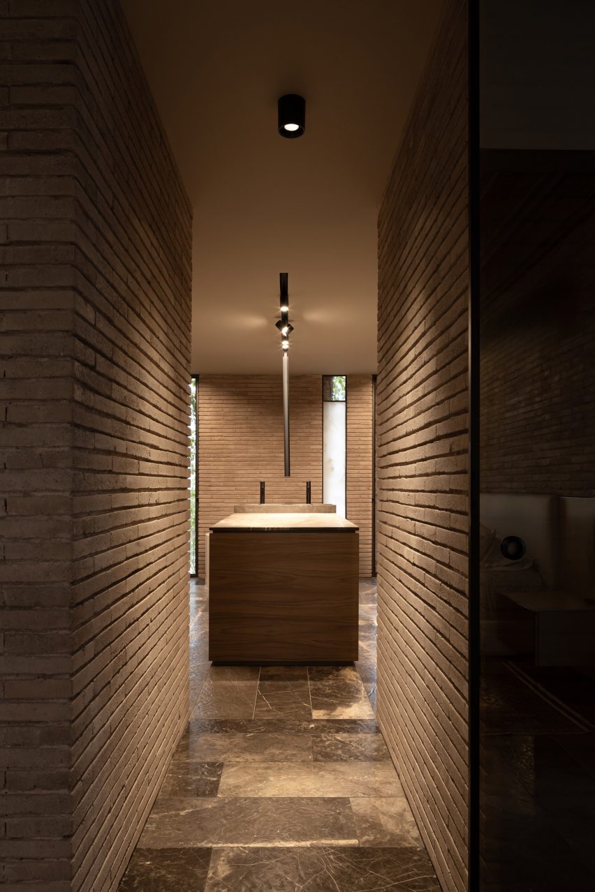 Capuchinas House by Laboratorio de Arquitectura