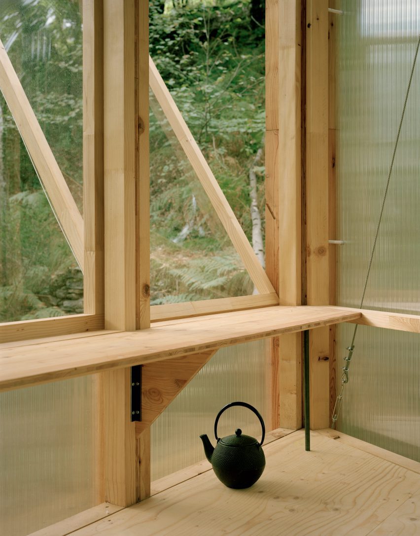 Casetta Tessino treehouse by Olin Petzold