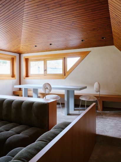 Windows in living room of Co.arch Studio apartment renovation in Mario Galvagni's Giomein