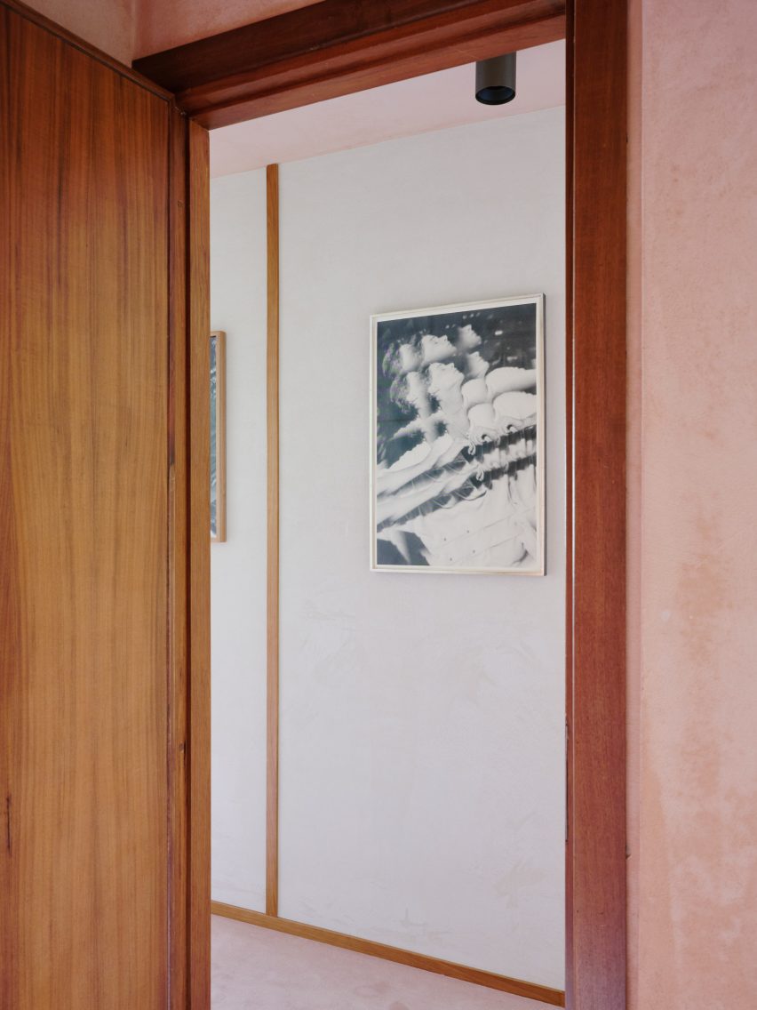 Artwork in Co.arch Studio apartment renovation in Mario Galvagni's Giomein