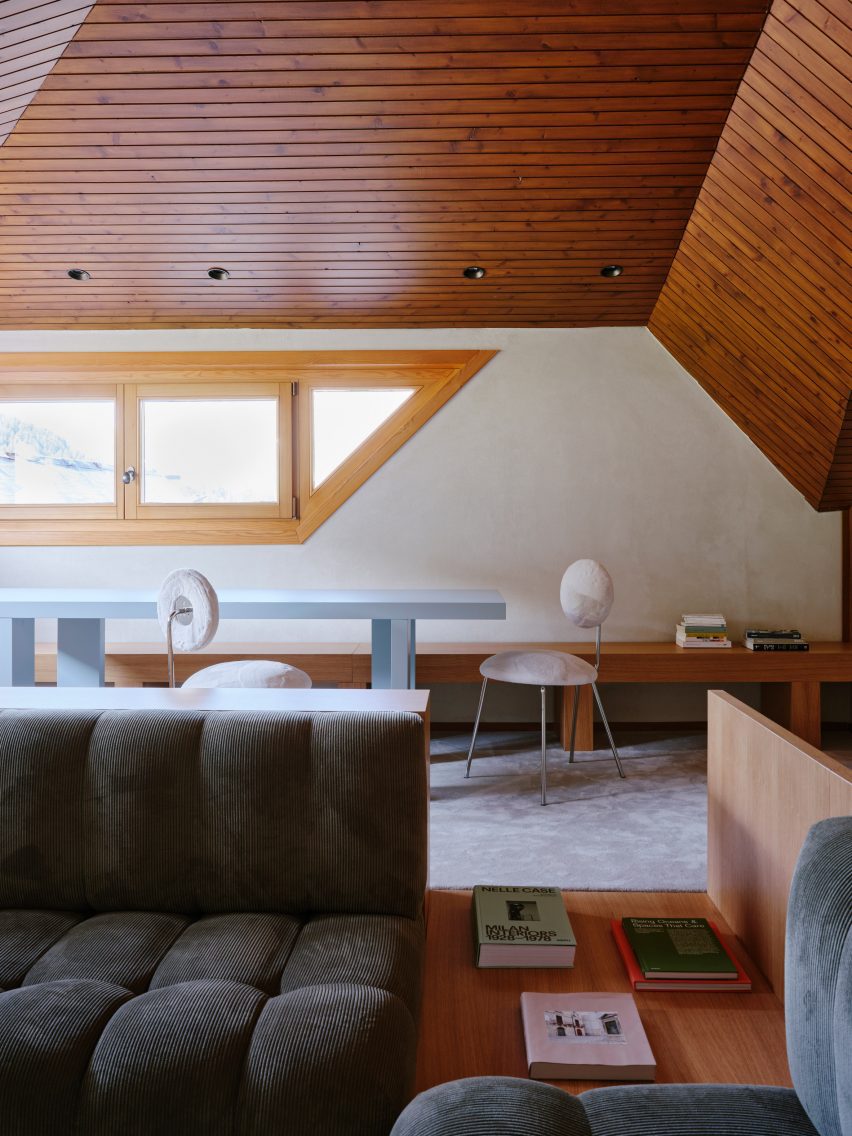 Conversation pit in Co.arch Studio apartment renovation in Mario Galvagni's Giomein
