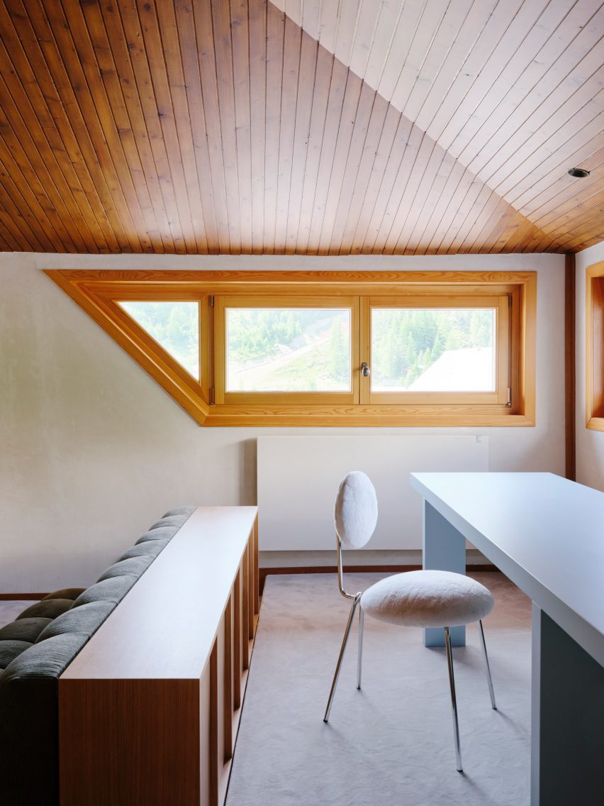 Assymetric window in Co.arch Studio apartment renovation in Mario Galvagni's Giomein